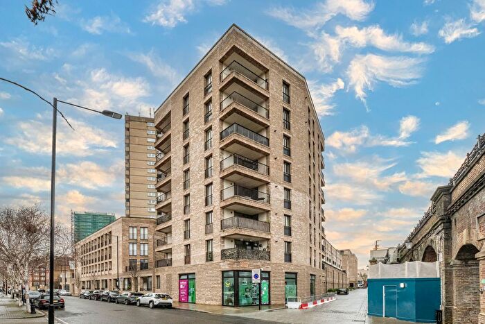 2 Bedroom Flat To Rent In Lockton Street, London, W10