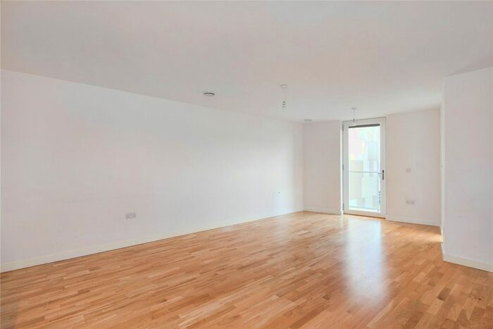 3 Bedroom Flat To Rent In Myrtle Court, Baltic Avenue, Brentford, TW8