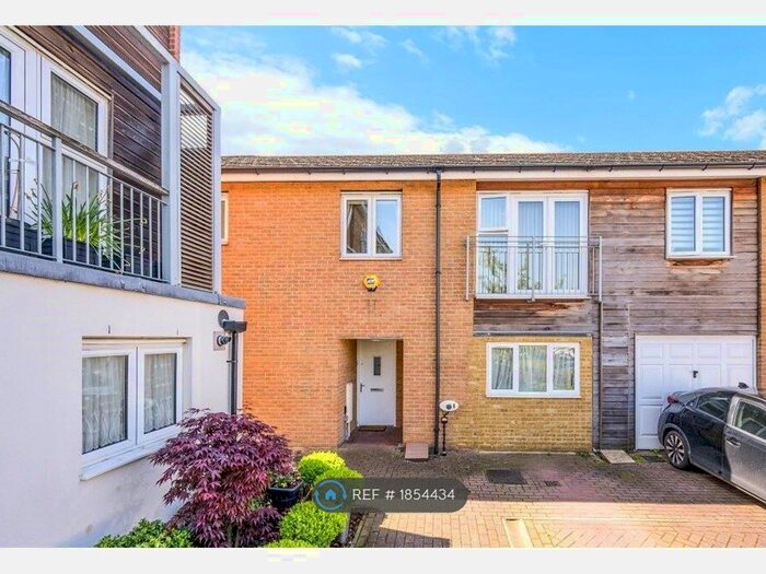 4 Bedroom End Of Terrace House To Rent In Hanno Close, Wallington, SM6