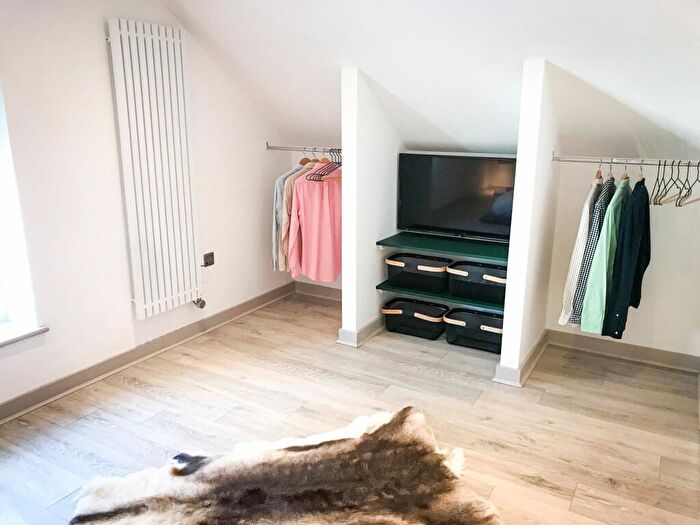 1 Bedroom Flat To Rent In A Turner Street - Bed, LN1