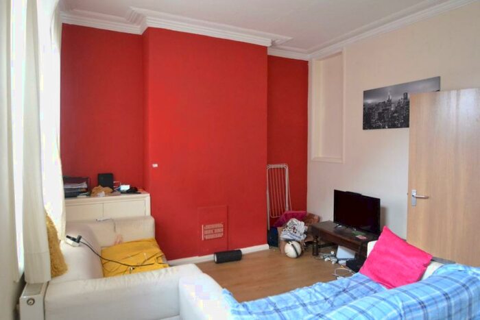 3 Bedroom House To Rent In Birkin Avenue, ., NG7