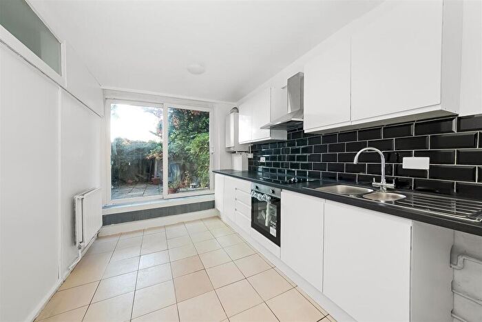4 Bedroom House To Rent In Limes Walk, Linden Grove, London, SE15