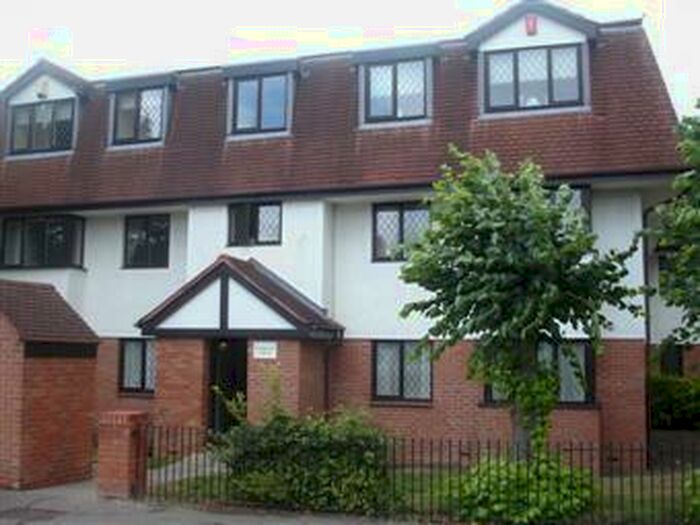 2 Bedroom Flat To Rent In Flat, Links Cou Green LaneNew ElthamLondon, RT11