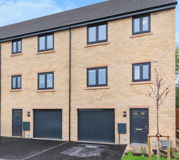 4 Bedroom Semi-Detached House To Rent In Limestone Avenue, Clay Cross, Chesterfield, S45