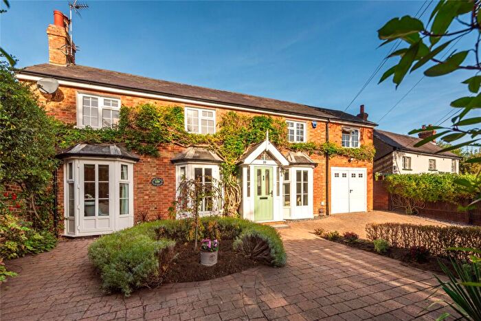 5 Bedroom Detached House For Sale In Church Road, Aspley Heath, Bedfordshire, MK17