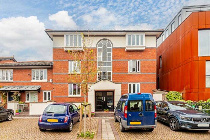 1 Bedroom Flat To Rent In Gloucester Square, Haggerston Park, E2