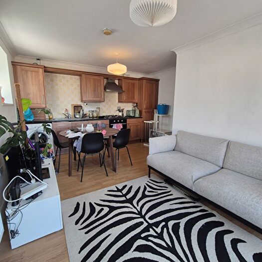 1 Bedroom Flat To Rent In Elmfield Road, London, E17