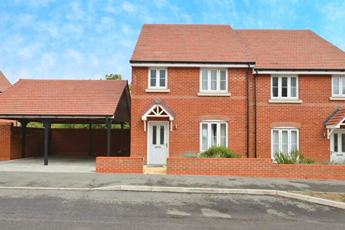3 Bedroom Semi-Detached House For Sale In Lilywhites Lane, Hoddesdon, EN11