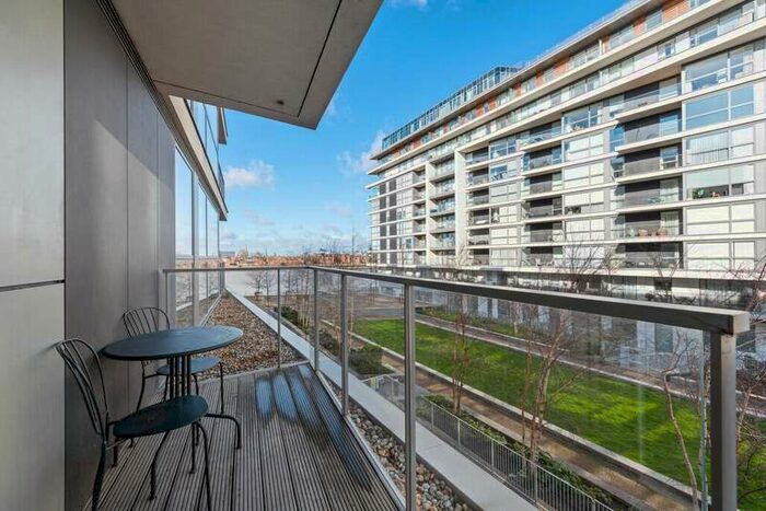 2 Bedroom Flat To Rent In Granite Apartments, River Gardens Walk, Greenwich, SE10
