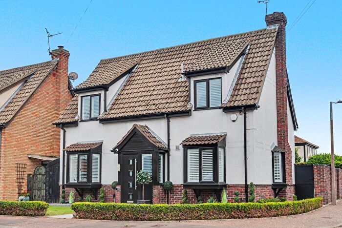 3 Bedroom Detached House For Sale In Ulster Avenue, Shoeburyness, SS3