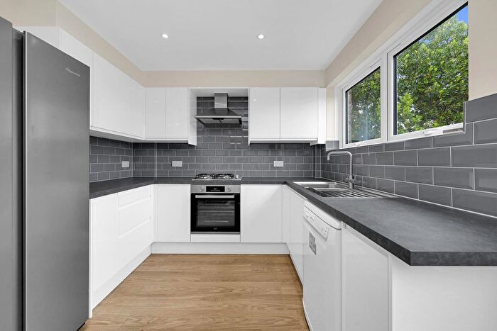 3 Bedroom Terraced House To Rent In Queens Drive, London, W3