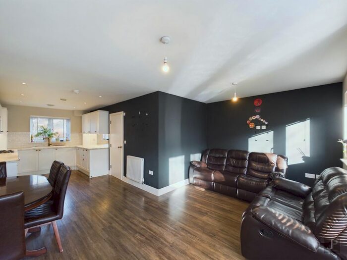 4 Bedroom Property To Rent In Knights Way, Great Warley, CM13