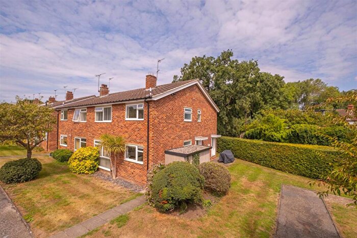 2 Bedroom Maisonette For Sale In Warwick Gardens, Thames Ditton, KT7