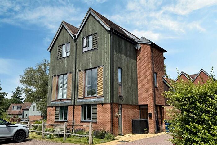 4 Bedroom Semi Detached House For Sale In Godalming, GU7