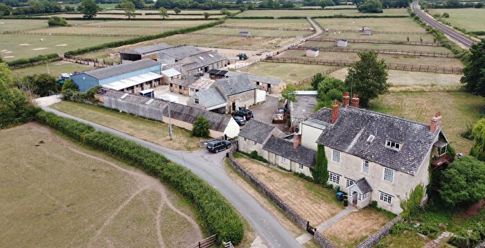 6 Bedroom Equestrian Property For Sale In Collins Lane, Purton, SN5