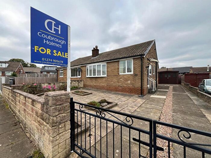 2 Bedroom Semi-Detached Bungalow For Sale In Markfield Avenue, Low Moor, Bradford, BD12