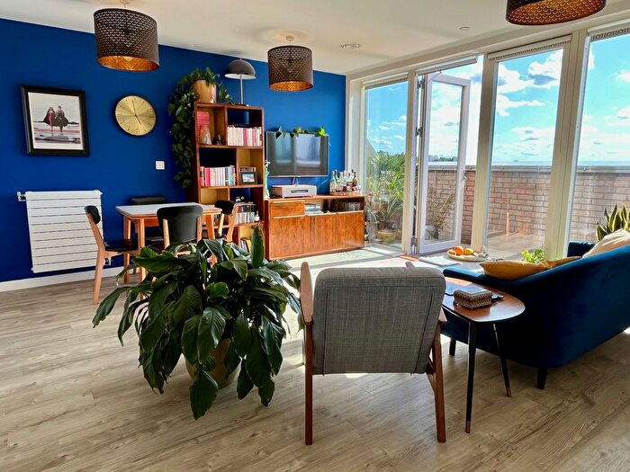 1 Bedroom Flat For Sale In Bond House, Goodwood Road, London, SE14