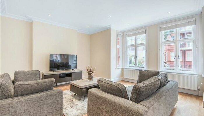 3 Bedroom Flat To Rent In Hamlet Gardens, Ravenscourt Park, London, W6
