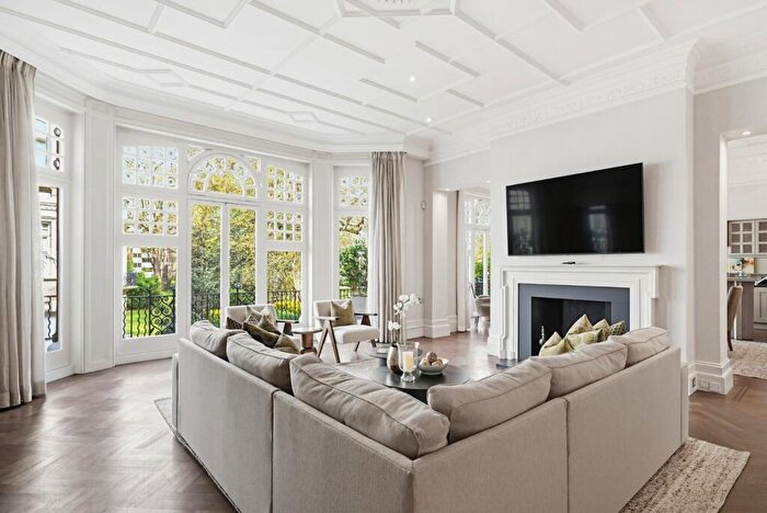 3 Bedroom Flat To Rent In Elm Park Gardens, London, SW10