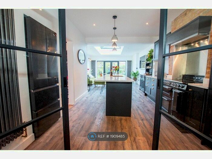 4 Bedroom Semi-Detached House To Rent In Richmond Avenue, Shoeburyness, SS3