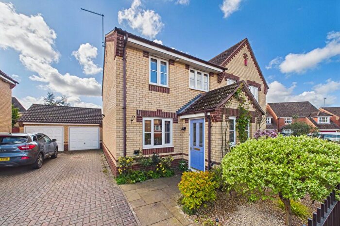 3 Bedroom Semi-Detached House For Sale In Mallow Road, Thetford, IP24