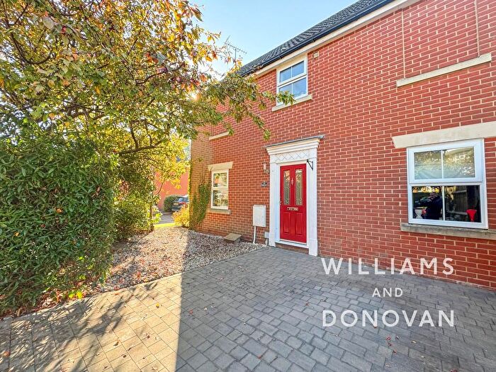 3 Bedroom End Of Terrace House For Sale In Pollards Close, Rochford, SS4