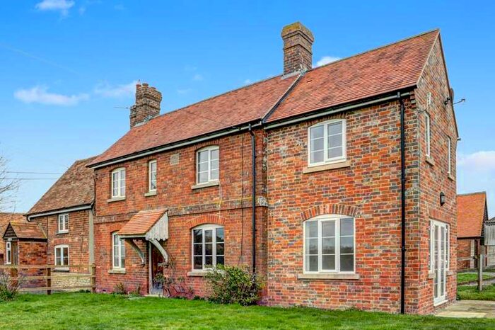 3 Bedroom Semi-Detached House To Rent In Emmington, Chinnor, OX39