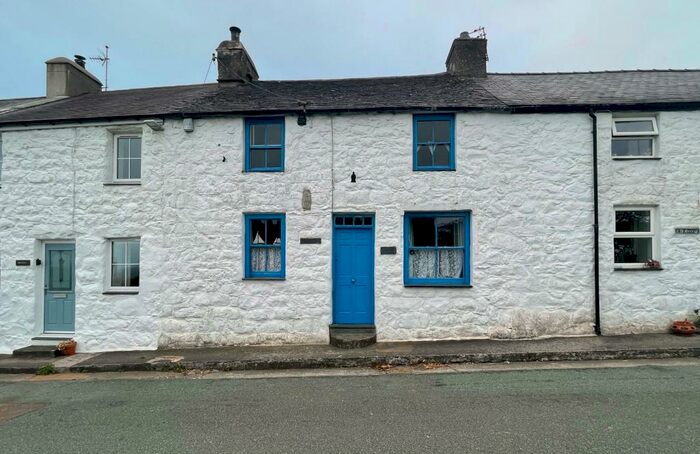 4 Bedroom Terraced House For Sale In Clynnogfawr, Caernarfon, Gwynedd, LL54