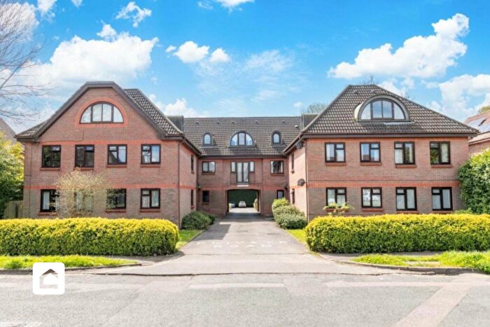 2 Bedroom Flat To Rent In Perryfield Road, Crawley, West Sussex, RH11