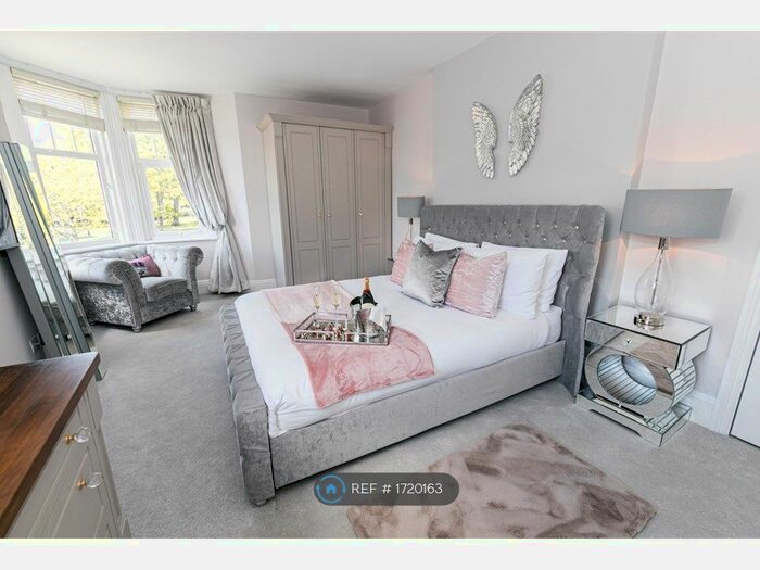 2 Bedroom Flat To Rent In Approach Road, Poole, BH14