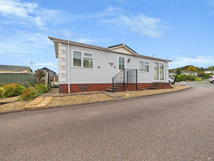 2 Bedroom Mobile/park Home For Sale In Lower Lodge Park, Rugeley Road, Armitage, Rugeley, WS15