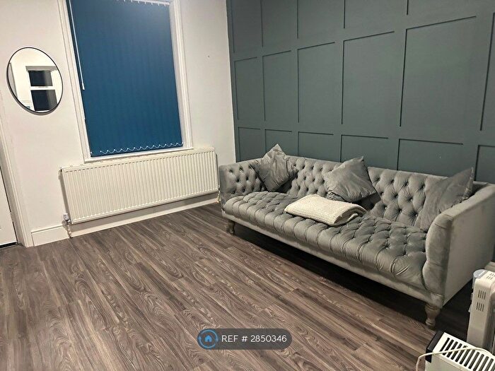 1 Bedroom Terraced House To Rent In Town Lane, Bradford, BD10