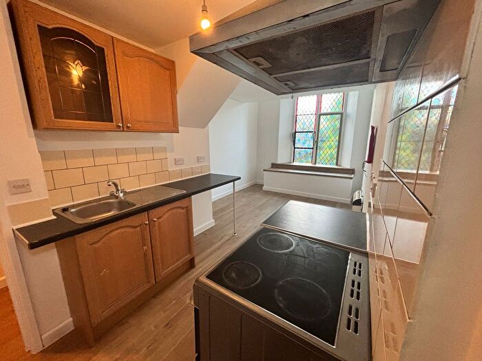 2 Bedroom Flat To Rent In East Street, Newton Abbot, TQ12