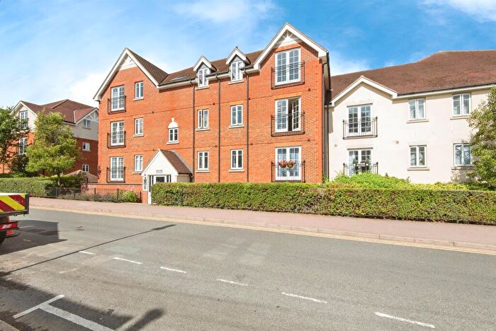 2 Bedroom Apartment For Sale In Whinbush Road, Hitchin, SG5