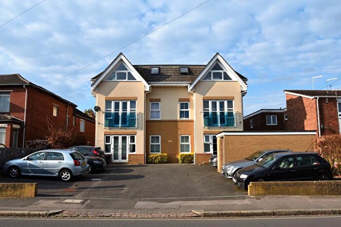 2 Bedroom Flat To Rent In Millbrook Road East, Southampton, SO15