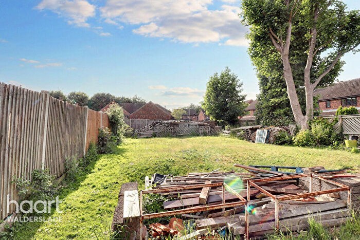 2 Bedroom Detached Bungalow For Sale In Maidstone Road, Chatham, ME5