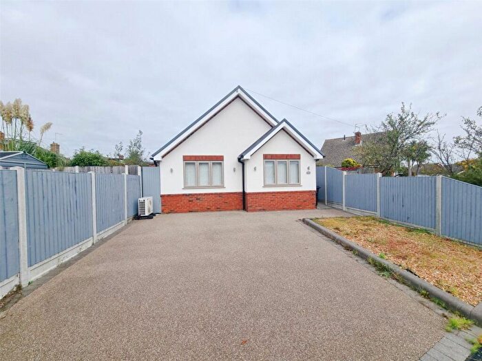 2 Bedroom Bungalow For Sale In Heycroft Road, Hockley, Essex, SS5