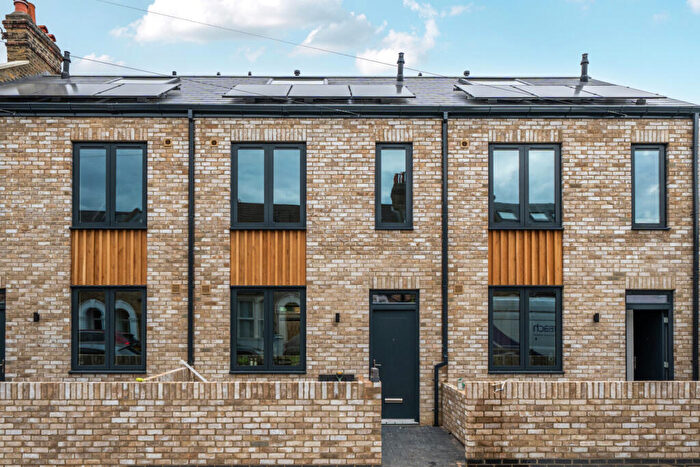3 Bedroom Property For Sale In Pellatt Road, East Dulwich, London, SE22