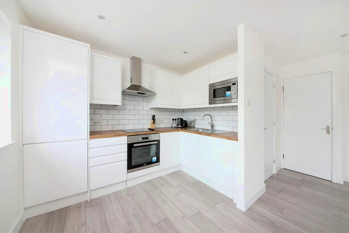 1 Bedroom Flat To Rent In Lewisham Way, New Cross, Brockley, London, SE4