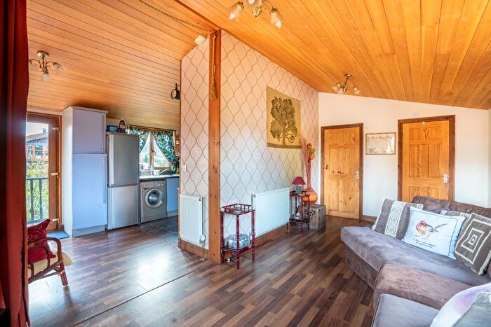 3 Bedroom Bungalow For Sale In Willow Park Road, Wilberfoss, York, YO41