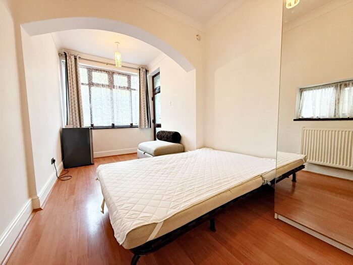 Studio To Rent In Wood Lane, Isleworth, TW7