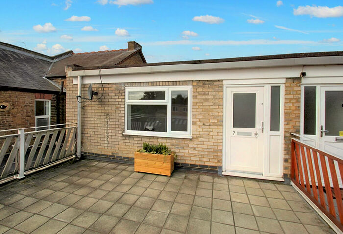 2 Bedroom Flat To Rent In Clayton Court High Street, Langley, Slough, Berkshire, SL3