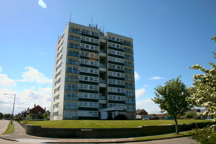 2 Bedroom Flat For Sale In Beacon House, Whitey Bay, Tyne And Wear, NE26