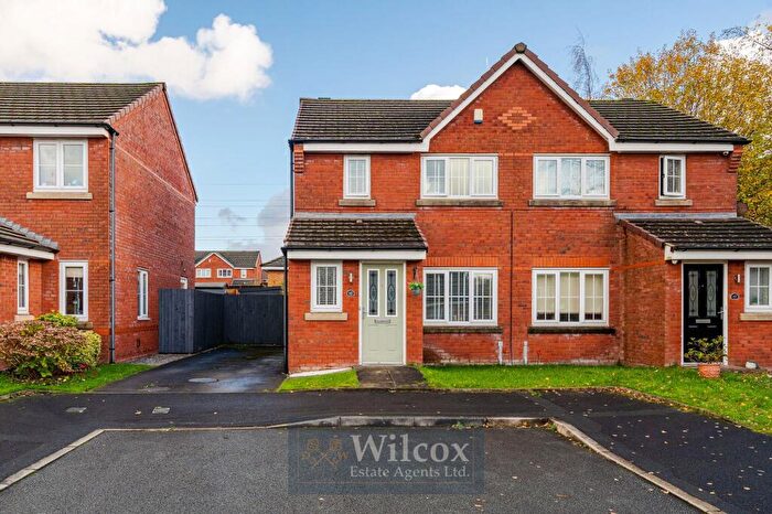 3 Bedroom Semi Detached House For Sale In Sandileigh Drive, Bolton, BL1