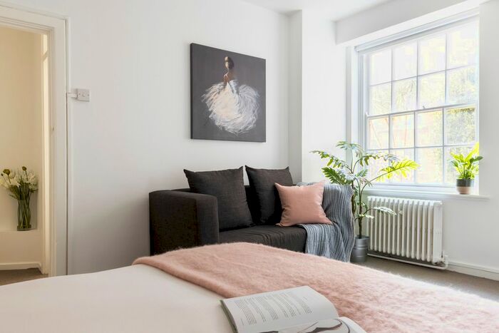 Studio To Rent In Dolphin Square, London, SW1V