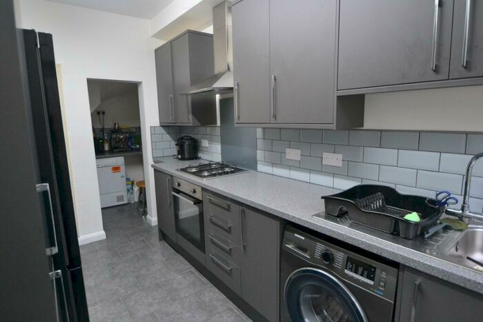 4 Bedroom Detached House To Rent In Beeston Road, Dunkirk, Nottingham, NG7