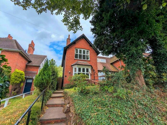 3 Bedroom Semi-Detached House To Rent In Woodlands Park Road, Bournville, Birmingham, B30