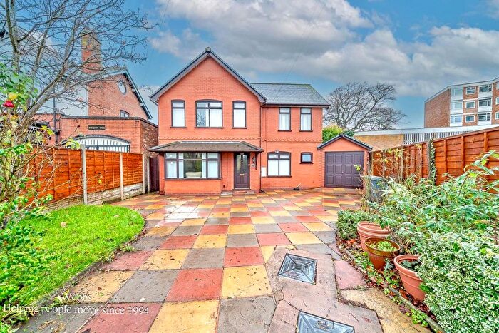 3 Bedroom Detached House For Sale In Sutton Road, Walsall, WS1
