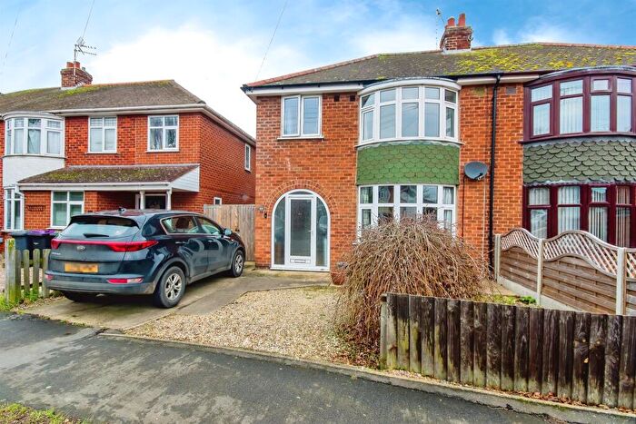 3 Bedroom Semi-Detached House For Sale In North Parade, Sleaford, NG34
