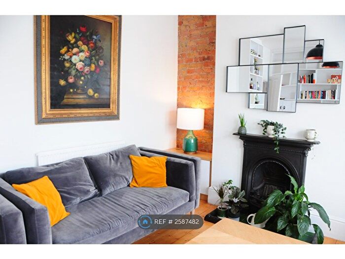 3 Bedroom Flat To Rent In Radford Road, London, SE13